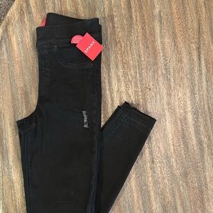 Spanx slip on jeans, hugs you perfectly!  Size xs NEW